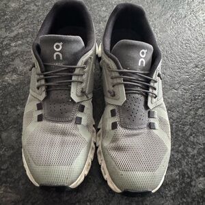 On Running Women’s Cloud Black and Gray-7.5